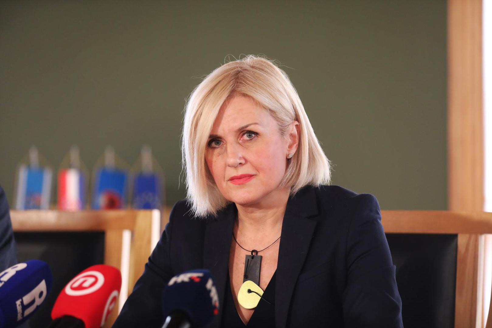 Anketa: Kako ocjenjujete rad gradonačelnice Ive Rinčić?