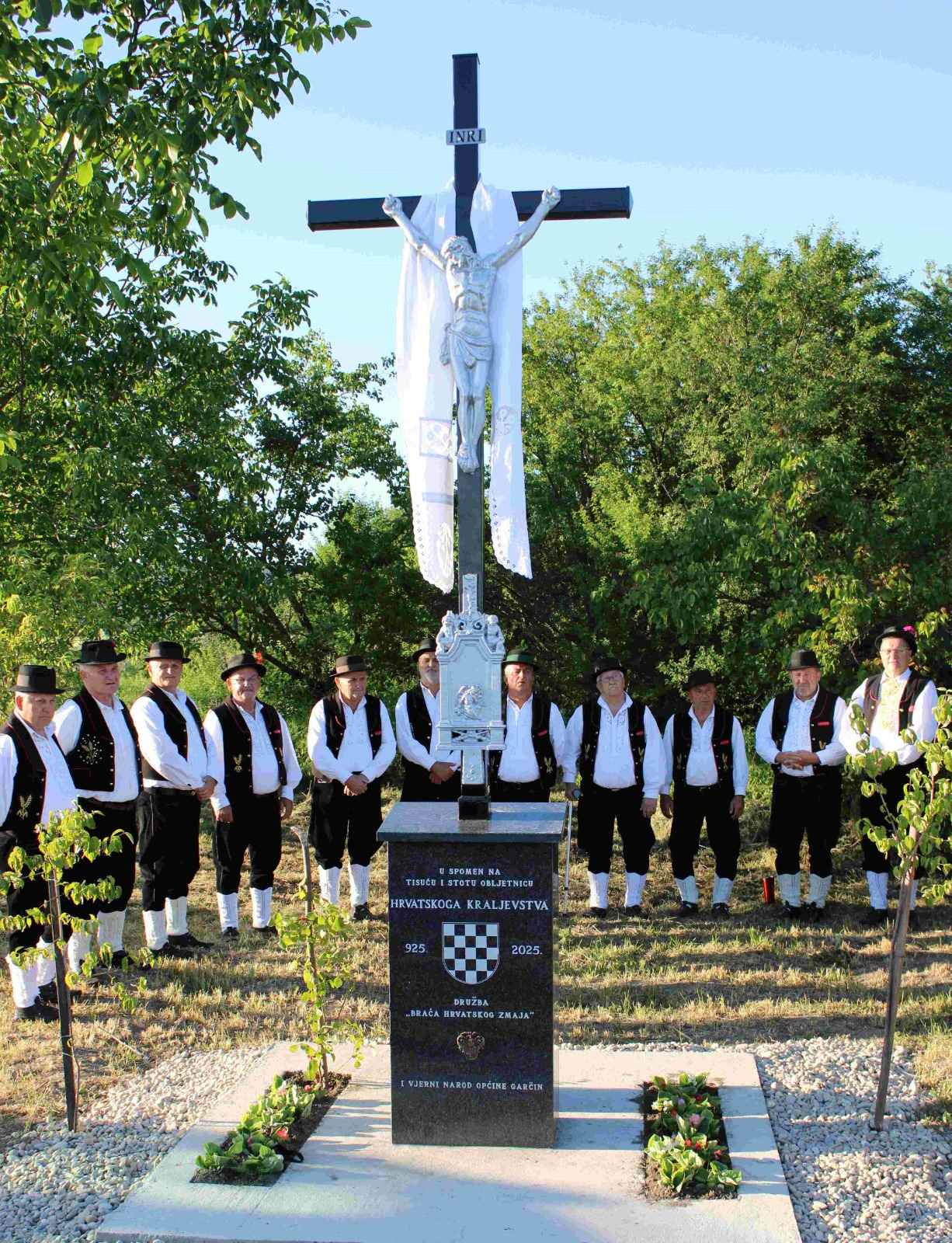 Križ krajputaš u spomen na 1100. obljetnicu Hrvatskog Kraljevstva