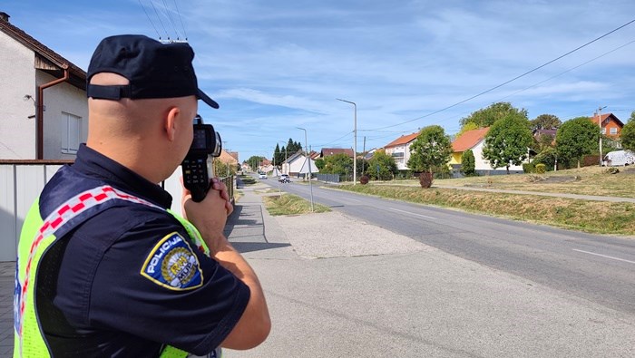 Kroz naselje jurio 118 km/h, u Vranovcima vozaču izmjereno 2,85 promila