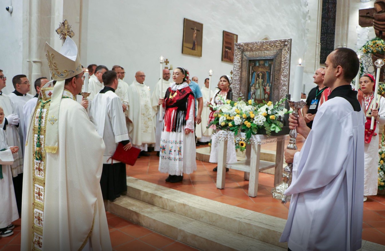 Tisuće hodočasnika jučer na blagdan Gospe Voćinske