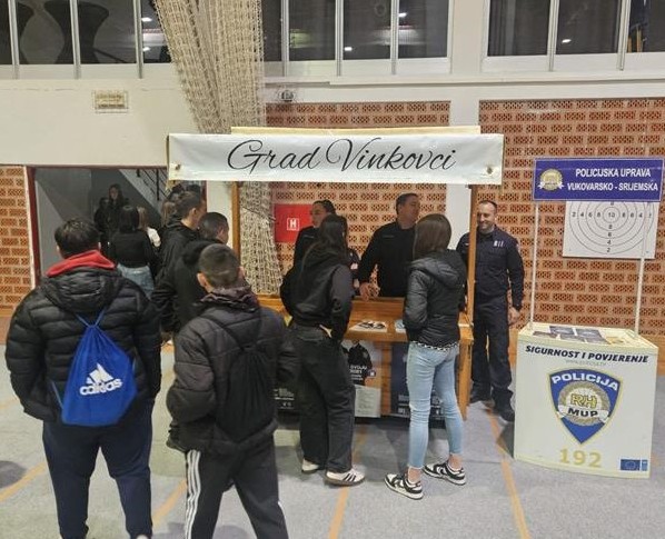 Policija u Vinkovcima privlači osmaše
