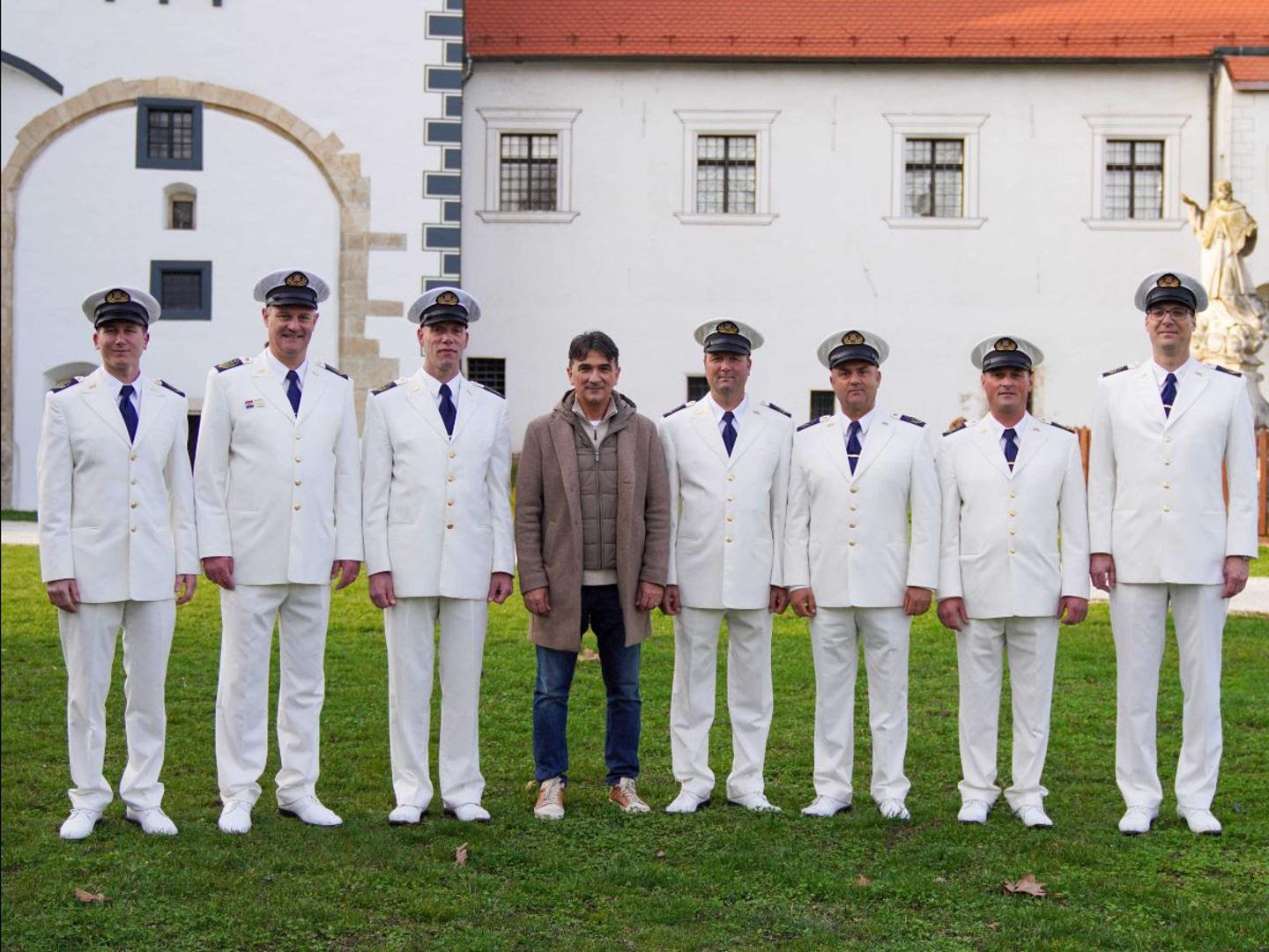 POGLEDAJTE VIDEO: Klapa HRM-a objavila pjesmu za hrvatsku reprezentaciju, oduševljen i Zlatko Dalić