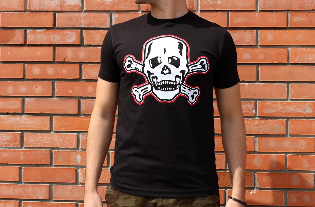 Kažnjen na Bajakovu zbog majice s neprimjerenim simbolima