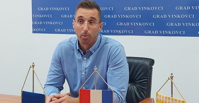 Anketa: Kako ocjenjujete rad gradonačelnika Josipa Romića
