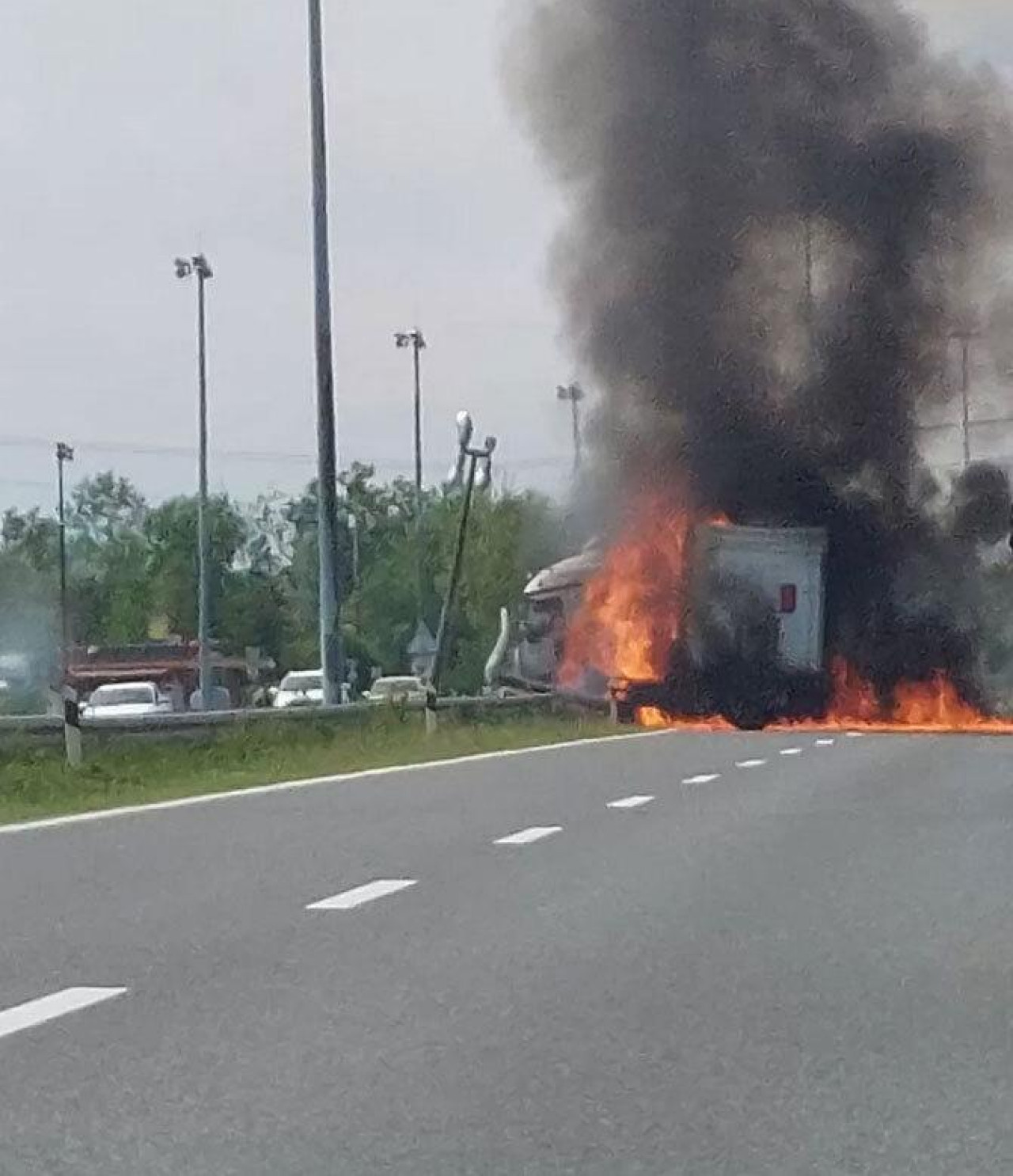 Vozilo probilo ogradu i planulo na A3: Jedna osoba smrtno stradala kod Donjih Andrijevaca