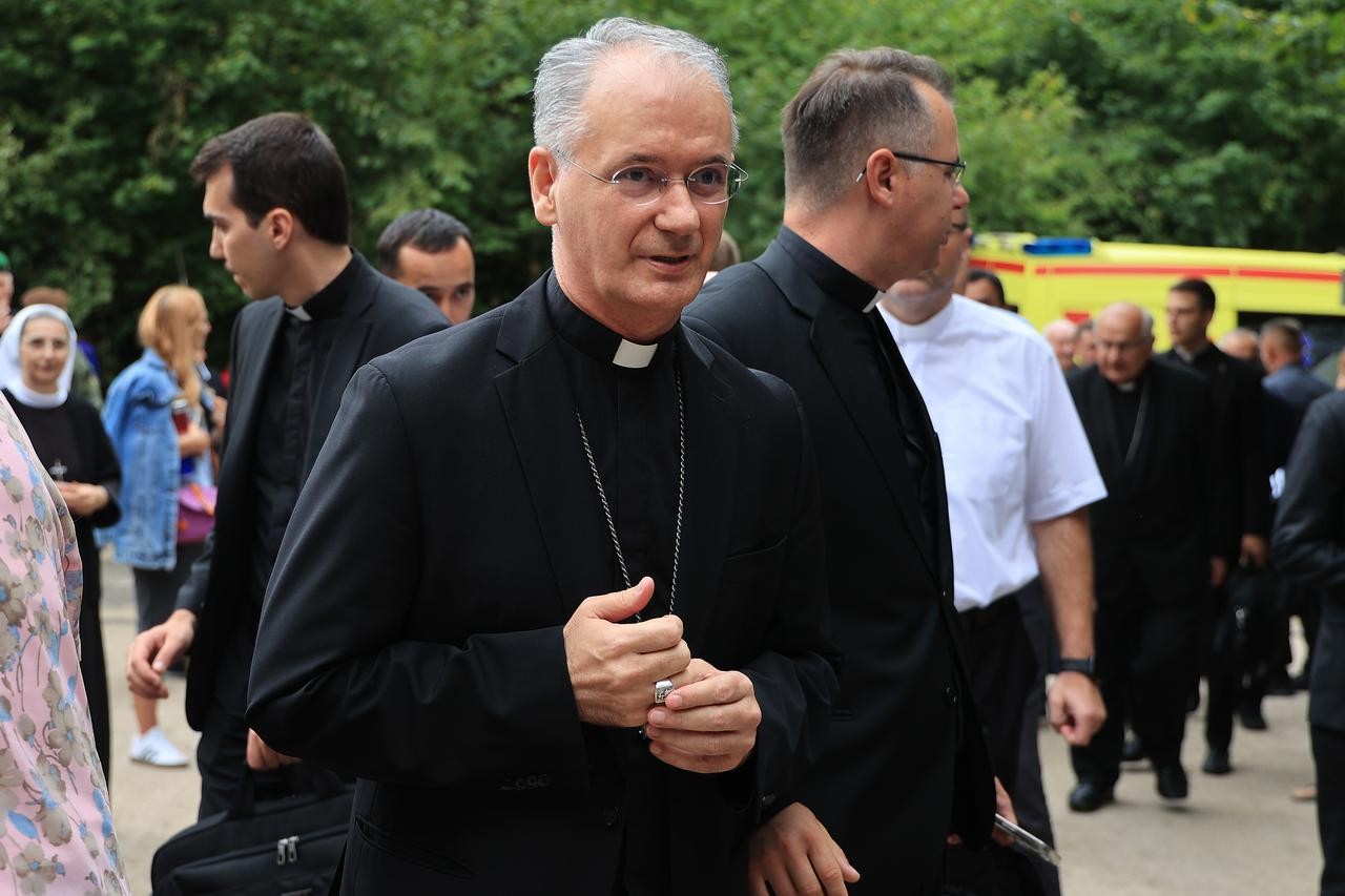 U osnovne i srednje škole uvodi se rodna ideologija bez znanja i odobrenja roditelja!