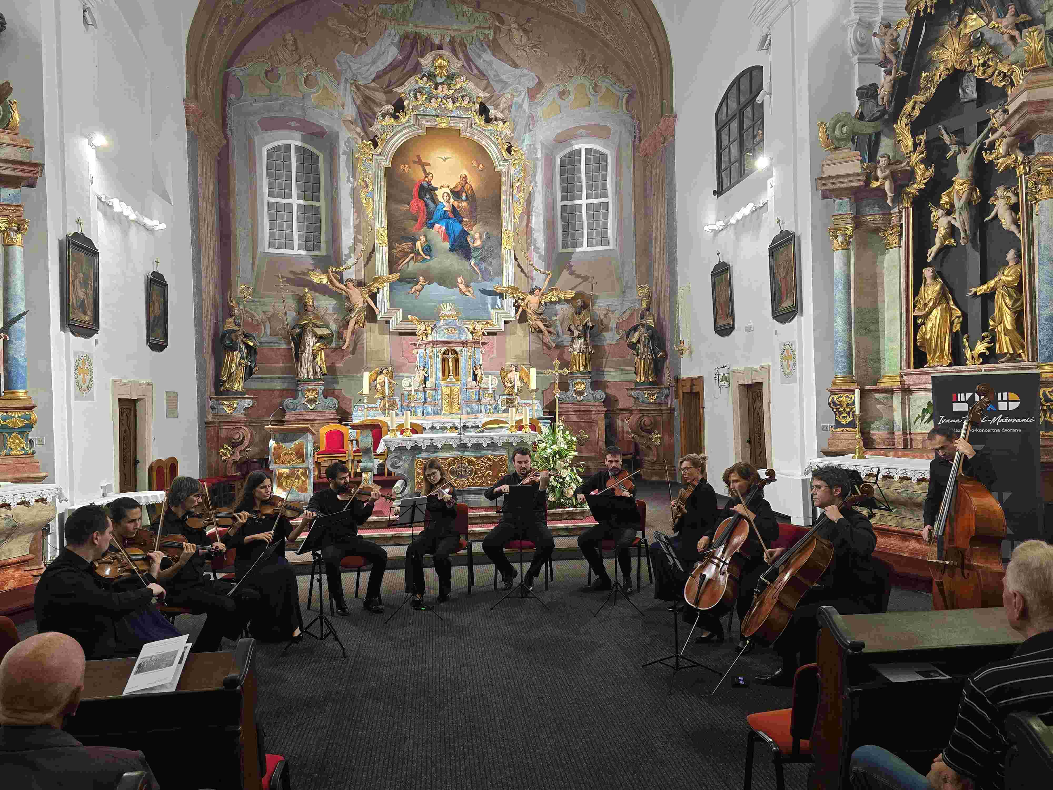 Ansambl Acoustic Project strings oduševio Brođane