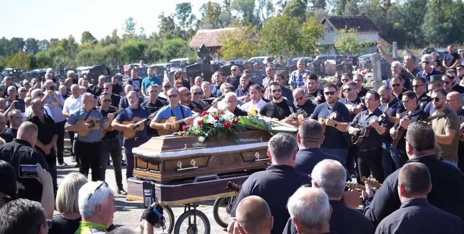 Tamburaši i prijatelji s pjesmom ispratili Mirka Gašparovića