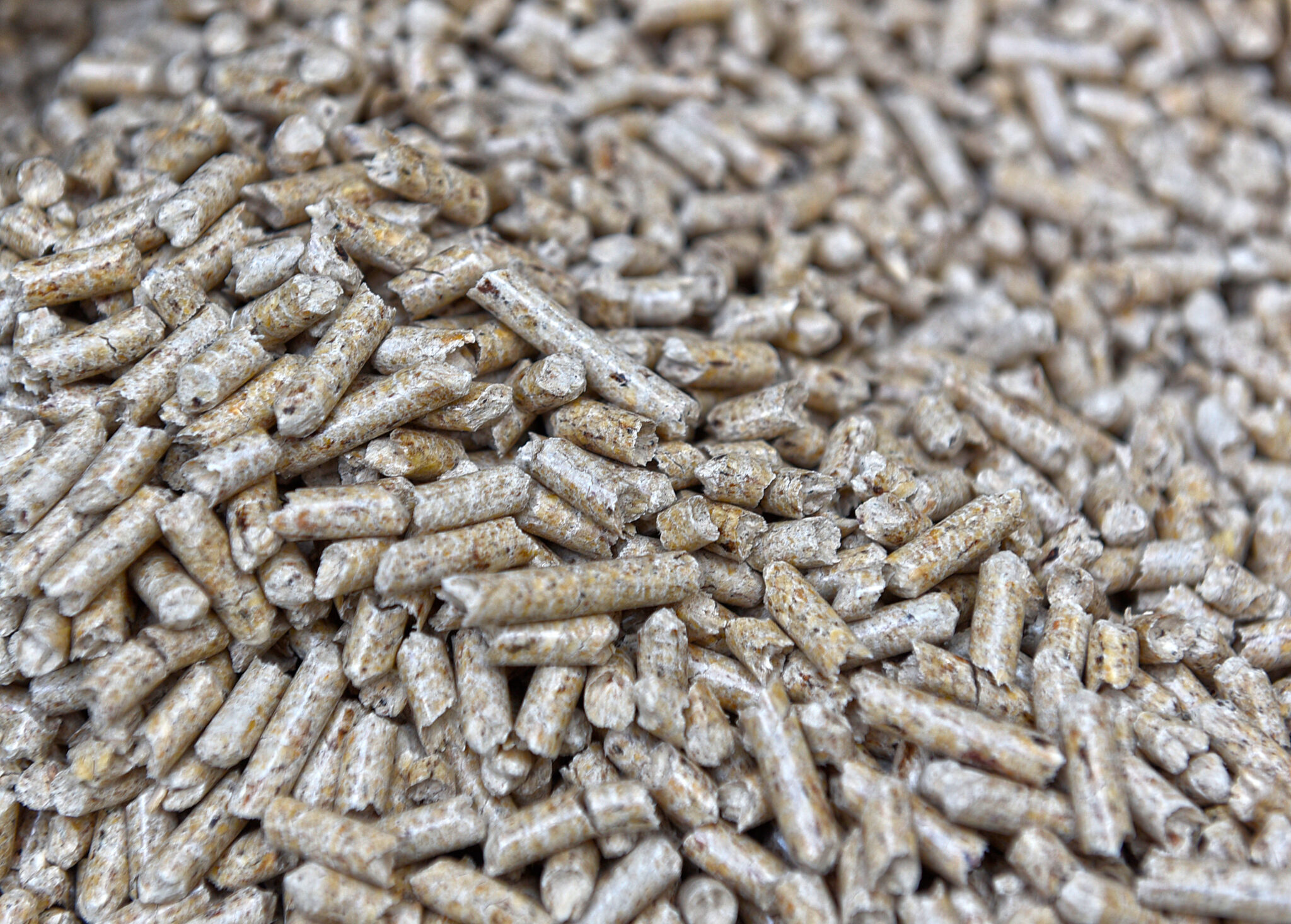 NEVIĐENA PLJAČKA: Cijena peleta skočila i do 65 posto – građani u šoku