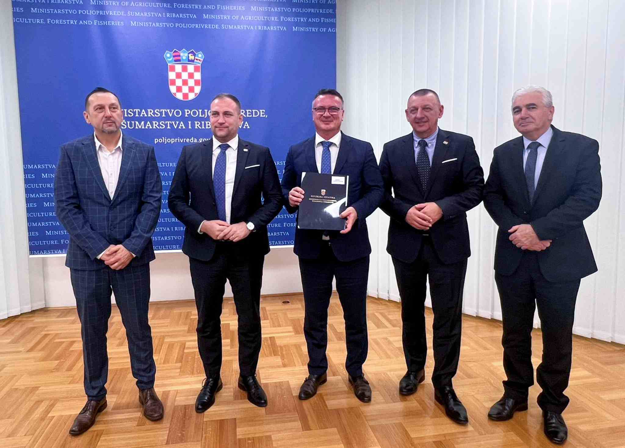 Potpisan ugovor o dodjeli državne potpore za mliječno govedarstvo