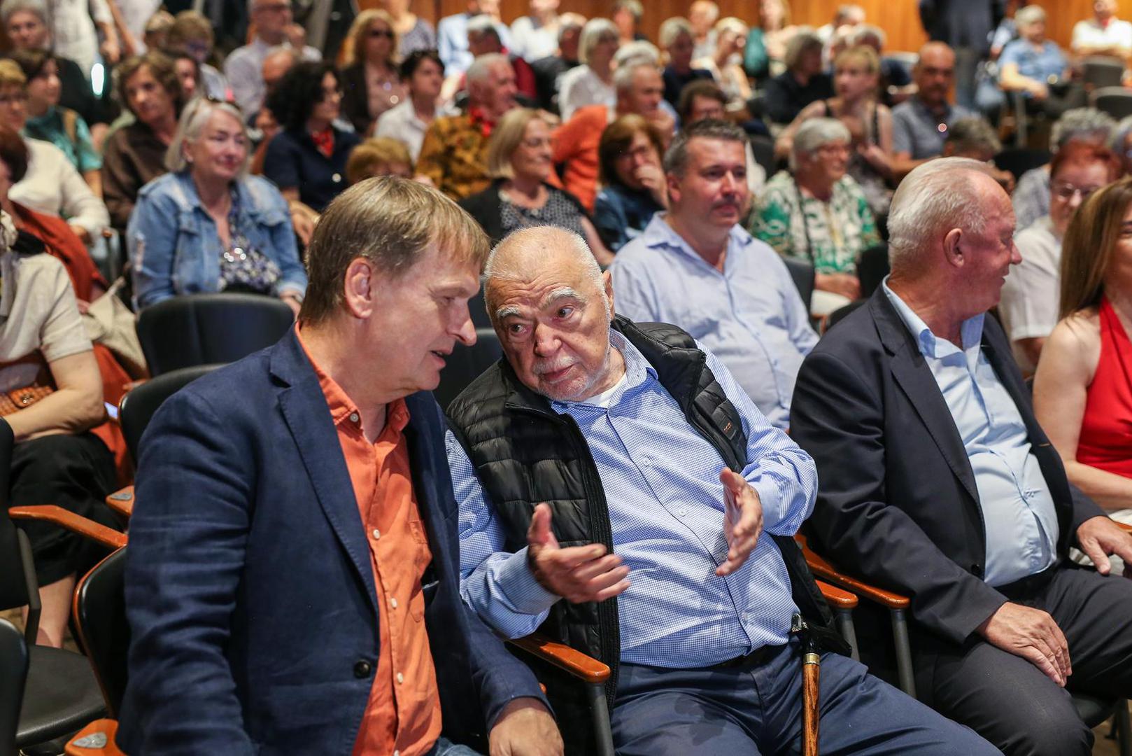 Fotografije i snimke izazvale burne reakcije