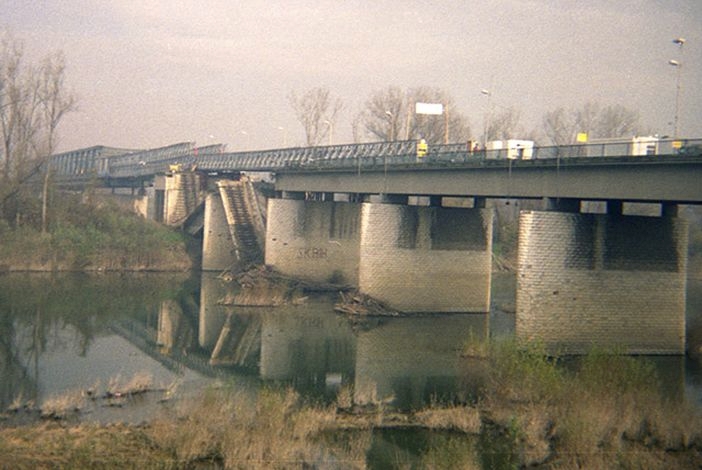 7. i 8. travnja: granatiranje središta grada, pogibija civila i žestoke borbe u Bosanskom Brodu