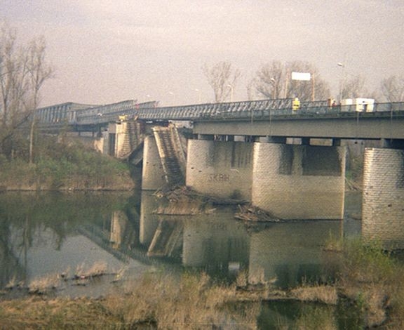 Ljudski leševi plutali Savom, granate ponovno padale na Slavonski Šamac i Kruševicu