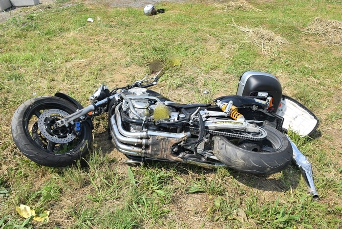 Pijani motociklist sletio u kanal, teško je ozlijeđen