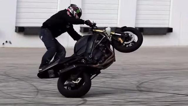 Pijan i bez vozačke digao motocikl na stražnji kotač pa završio u suhozidu