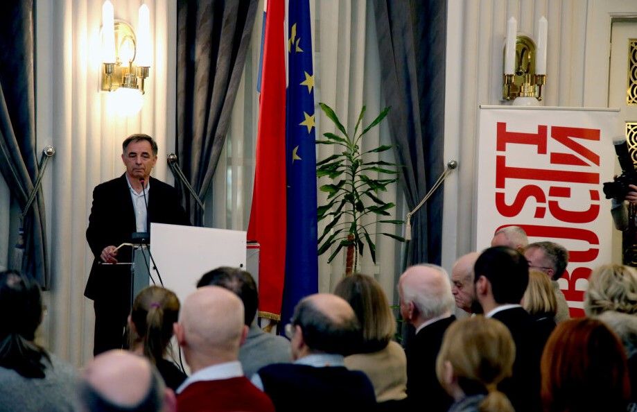 Pupovčeve "Novosti" kukaju zbog rezanja proračuna: Hrvatska im i dalje plaća mržnju i poraz
