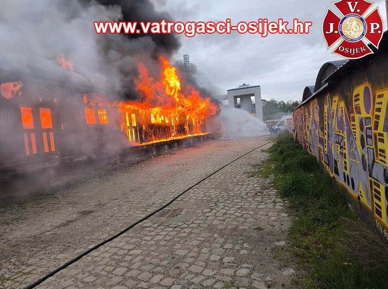 Požar u Donjem Gradu zahvatio objekt HŽ-a i proširio se na kuću