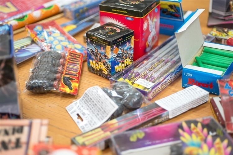 Policija zatekla maloljetnike s pirotehnikom: upozorenje roditeljima i građanima