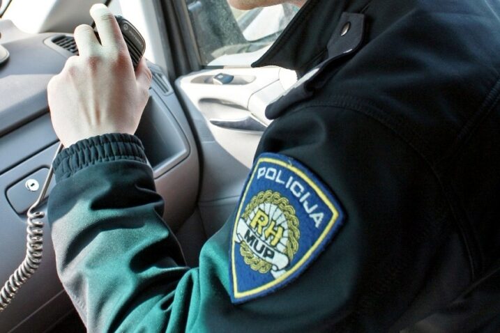 Verbalni i fizički obračun u Slavonskom Brodu: jedan muškarac prijetio metalnom lampom