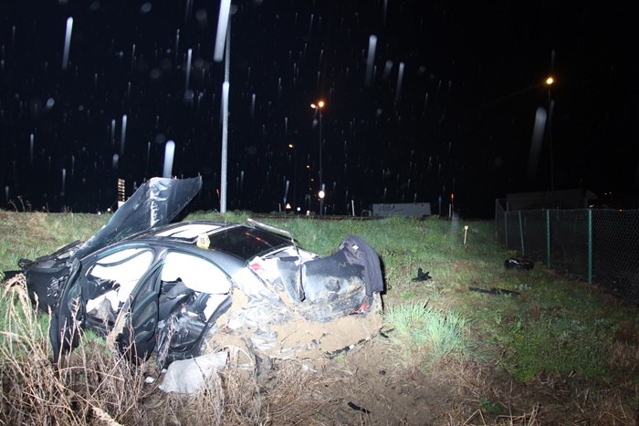 Pijan i bez vozačke sletio u kanal i udario u most