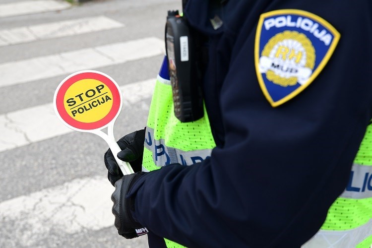 Oštećenja i provale u vozila u Vinkovcima i Vukovaru