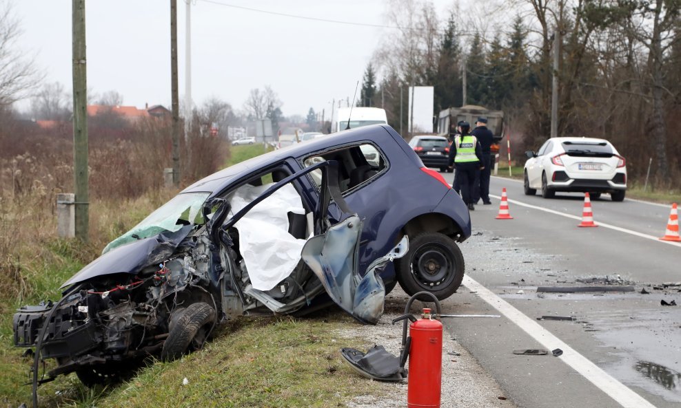 Tri prometne nesreće u jednom danu, jedan vozač ozlijeđen