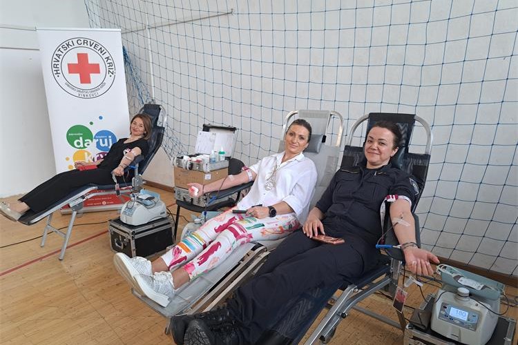 U Vinkovcima prikupljena 41 doza krvi u čast poginulim hrvatskim redarstvenicima