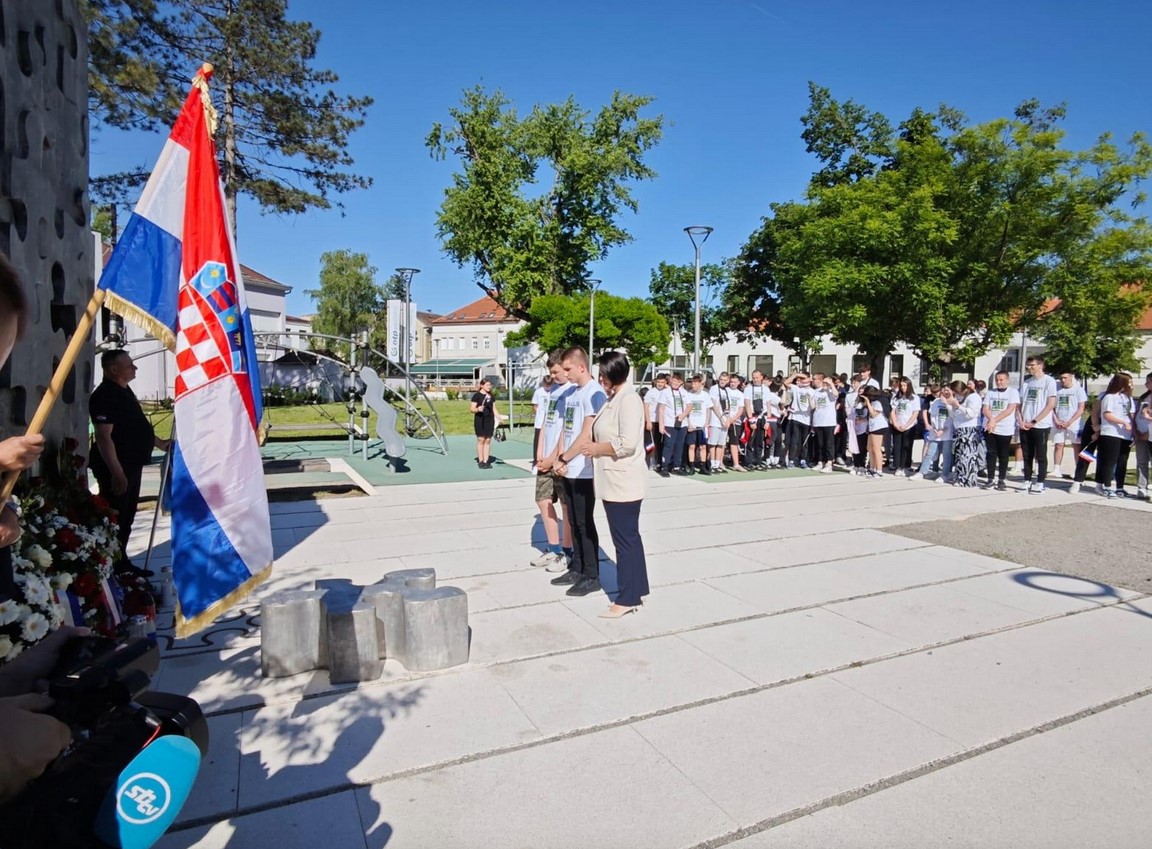 Obilježena 33. obljetnica HRZ i PZO u Slavonskom Brodu: Sjećanje na poginulu djecu Domovinskog rata