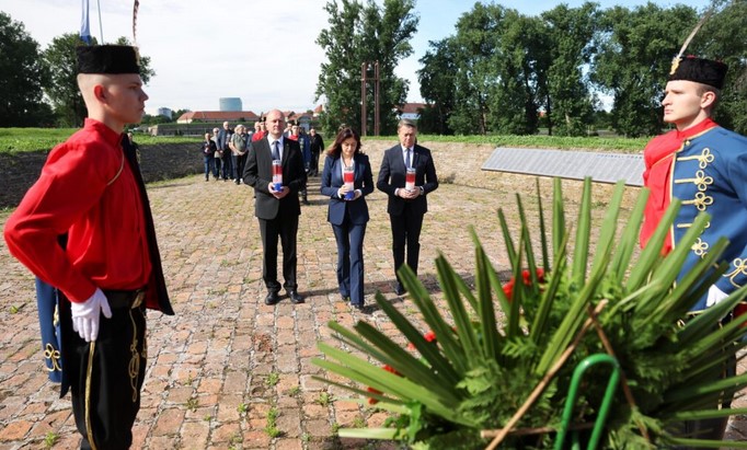 Počast herojima Domovine: Osijek obilježio Dan državnosti Hrvatske